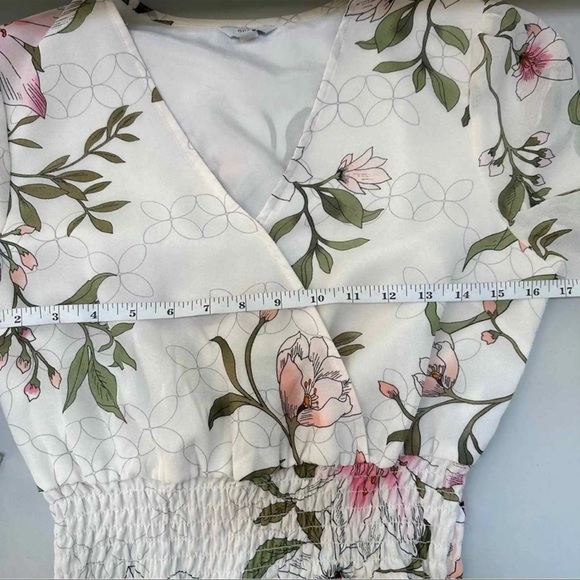 Guess Long Sleeve Blouse Women’s Size Small V Neck Ruched Crop Shirt - Picture 10 of 15